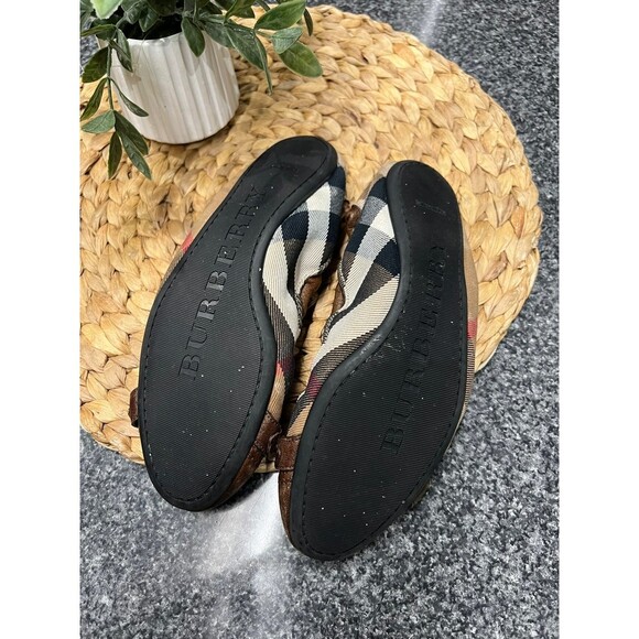 authentic Burberry London Signature Plaid Print - Picture 5 of 8